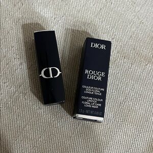 Satin Red Lipstick- shade 999